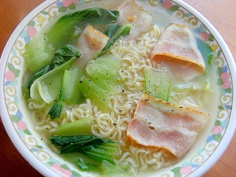 まな板なし！チンゲン菜＆ベーコンでラーメン♪